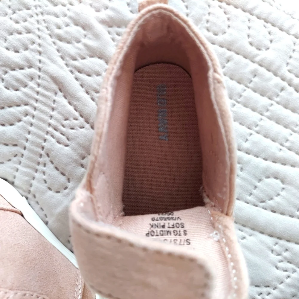 Sketchers girls sneakers pink blue light up & old navy pink sneakers Both Size 5